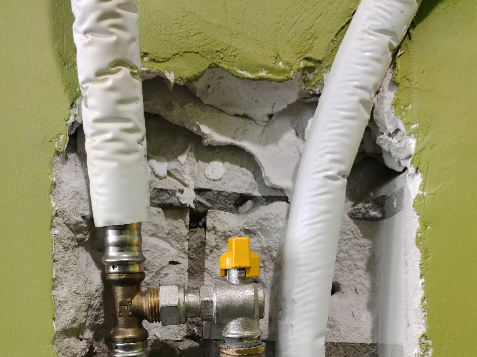 Yargıtay 17. Hukuk Dairesi Kararı - Bina Maliki ve Kat Maliklerinin Ortak Tesisattan Kaynaklanan Hasardan Sorumluluğu