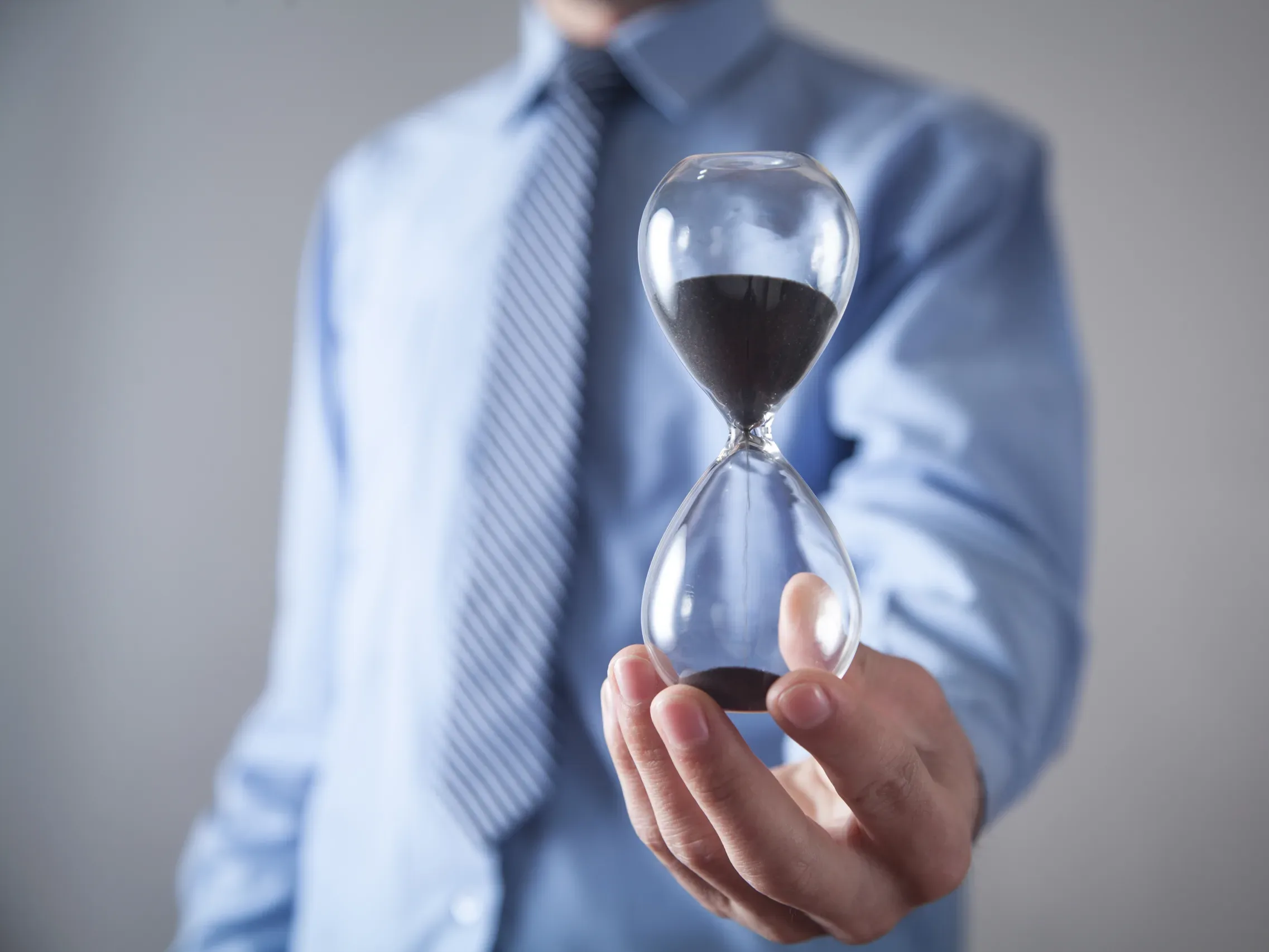 Yargıtay 19. Hukuk Dairesi - Ticari Satımlarda Ayıba Karşı Tekeffül Hükümlerine Dayalı Her Türlü Dava Satılandaki Ayıp Daha Sonra Çıkmış Olsa Bile Satılanın Alıcıya Devrinden Başlayarak İki Yıl Geçmekle Zamanaşımına Uğrar.Uğrayacağı